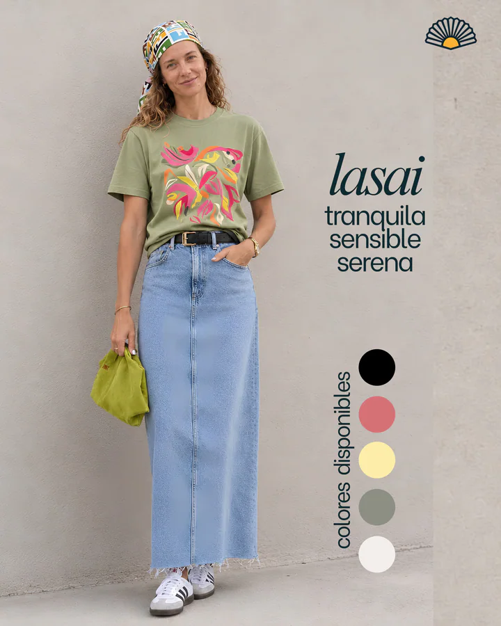 Slide 3 of 4 of the carousel “Lasai or Lorea: the collection’s two prints, each with its own personality”